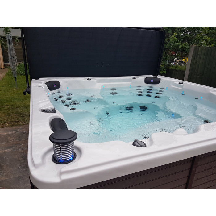 Canadian Spa Company Niagara 60-Jet 6-7 Person Hot Tub