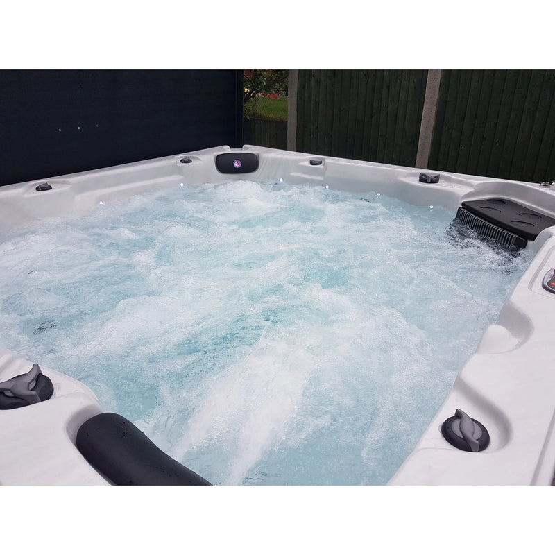 Canadian Spa Niagara 60-Jet 7-Person Hot Tub
