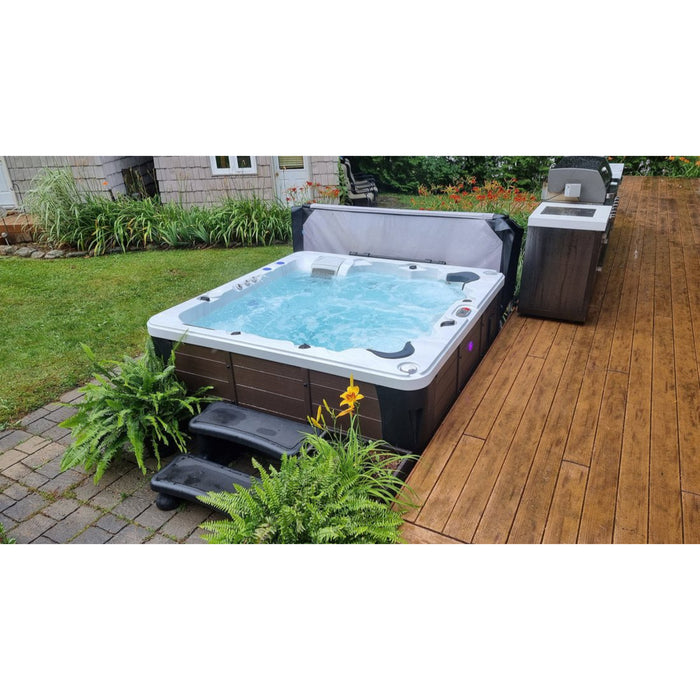 Canadian Spa Company Erie SE 46-Jet 6-Person Hot Tub