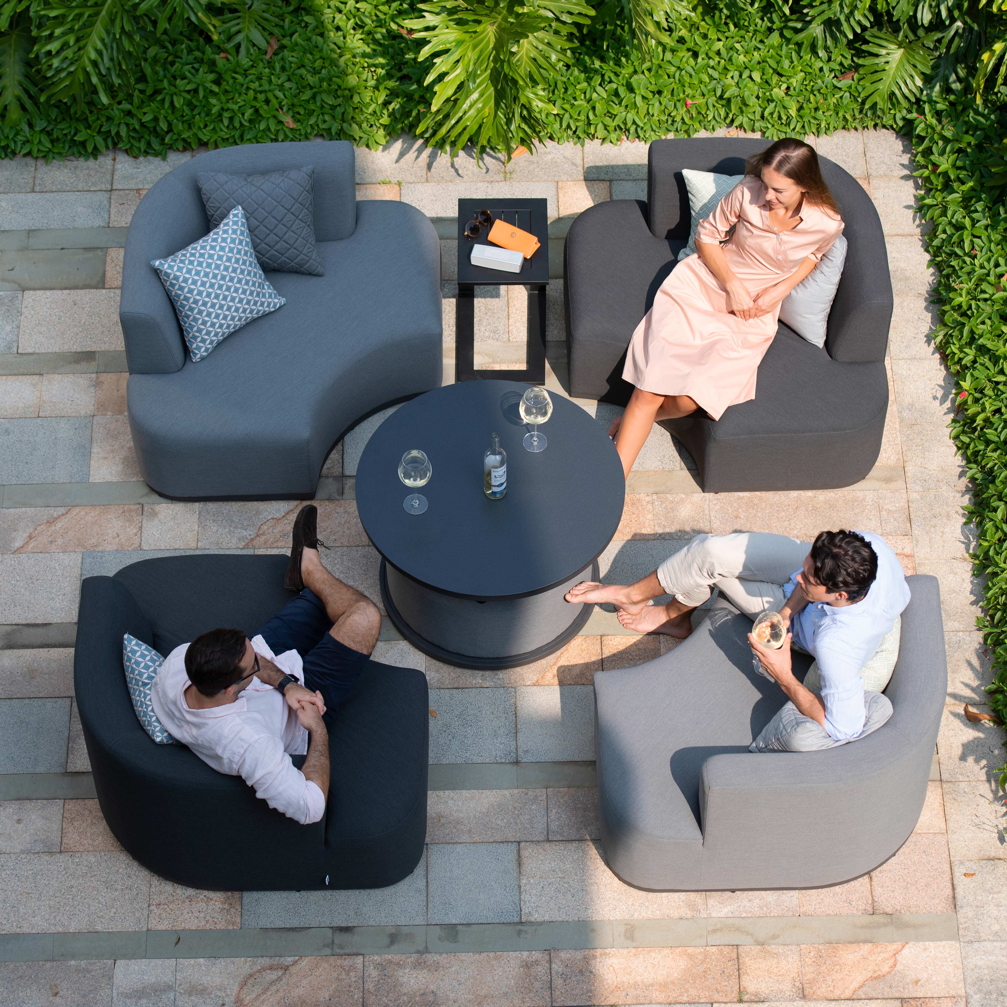 Maze Snug Lifestyle Suite With Rising Table – Outdoor Iconic